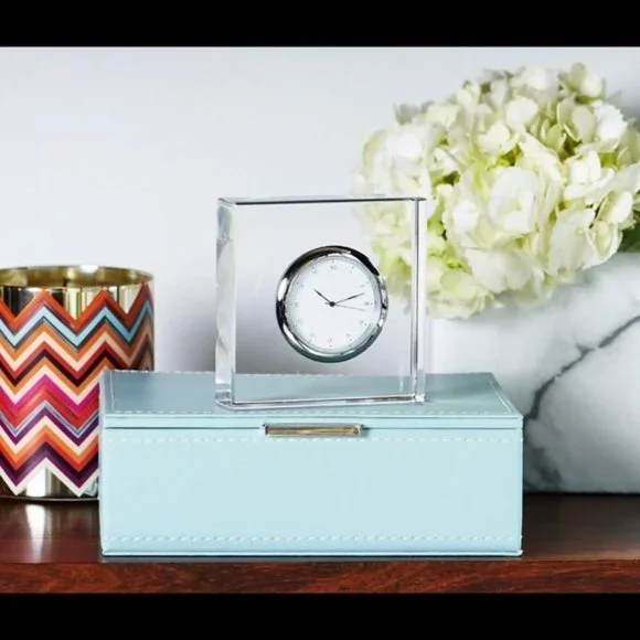 ANNA New York Vola Lucite Clock - Picture 9 of 9